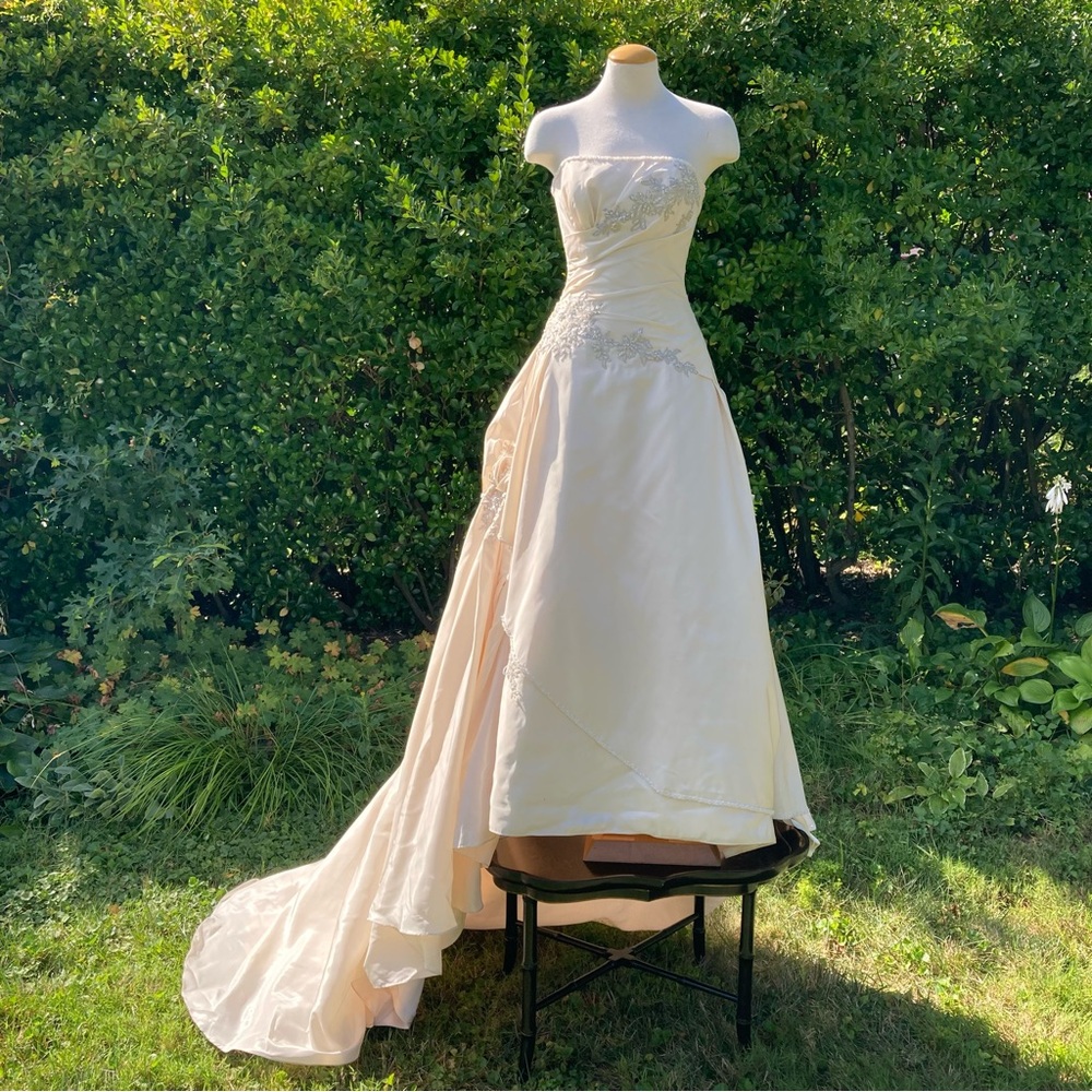 Maggie Sottero Couture ivory with roses strapless corseted wedding gown size 4